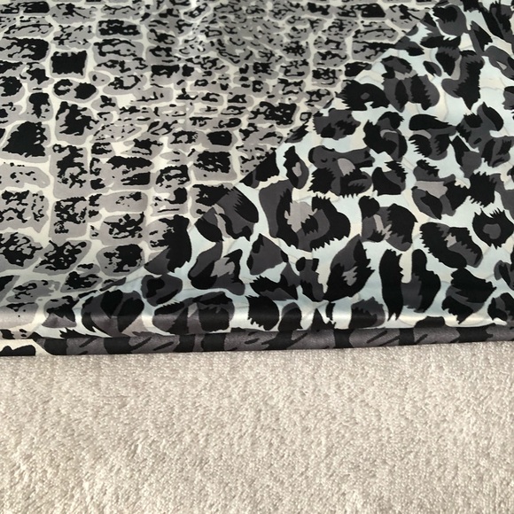 ANIMAL PRINT BLACK & WHITE SQUARE SCARF - Picture 7 of 8